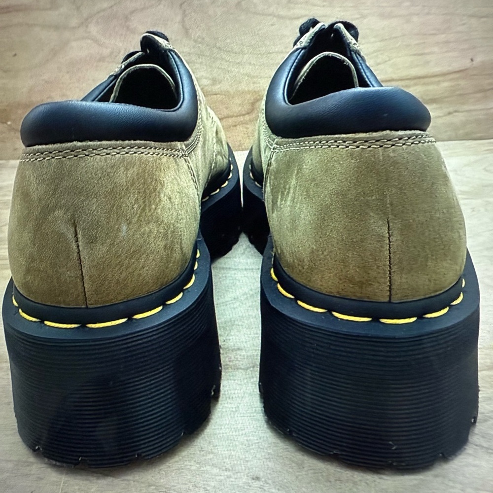 Dr. Martens Men's/ Women’s Olive Leather Oxfords new in box - Picture 4 of 6